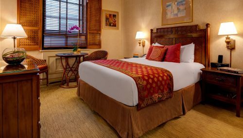Our Petite Rooms with 1 modified Queen Sized Bed are approximately 225 Square Feet!